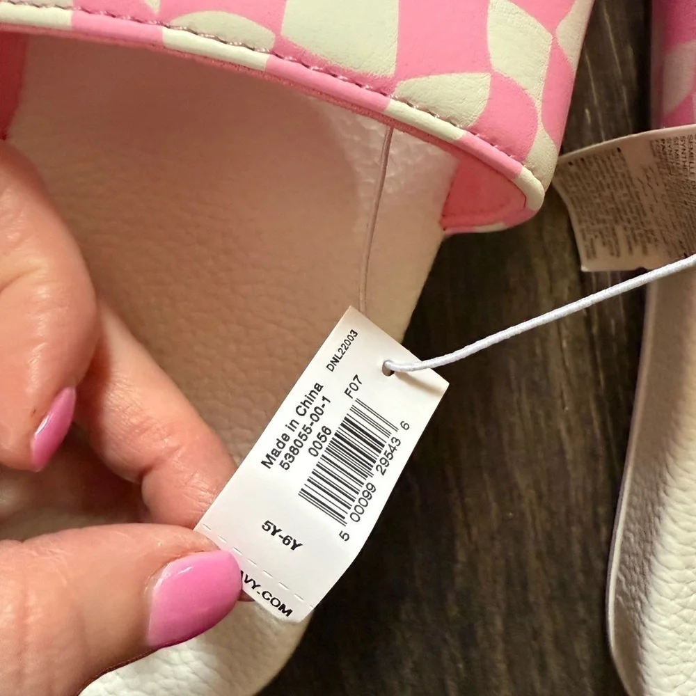 Old Navy Pink and White Checkered Slide Sandals